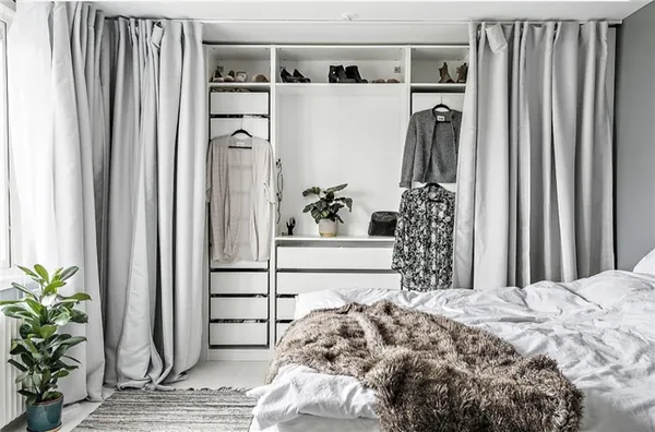 Спальня с гардеробной в скандинавском стиле