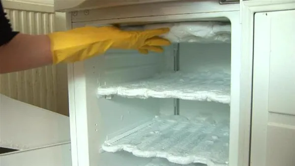 Холодильник Атлант сильно морозит: причины и как исправить
